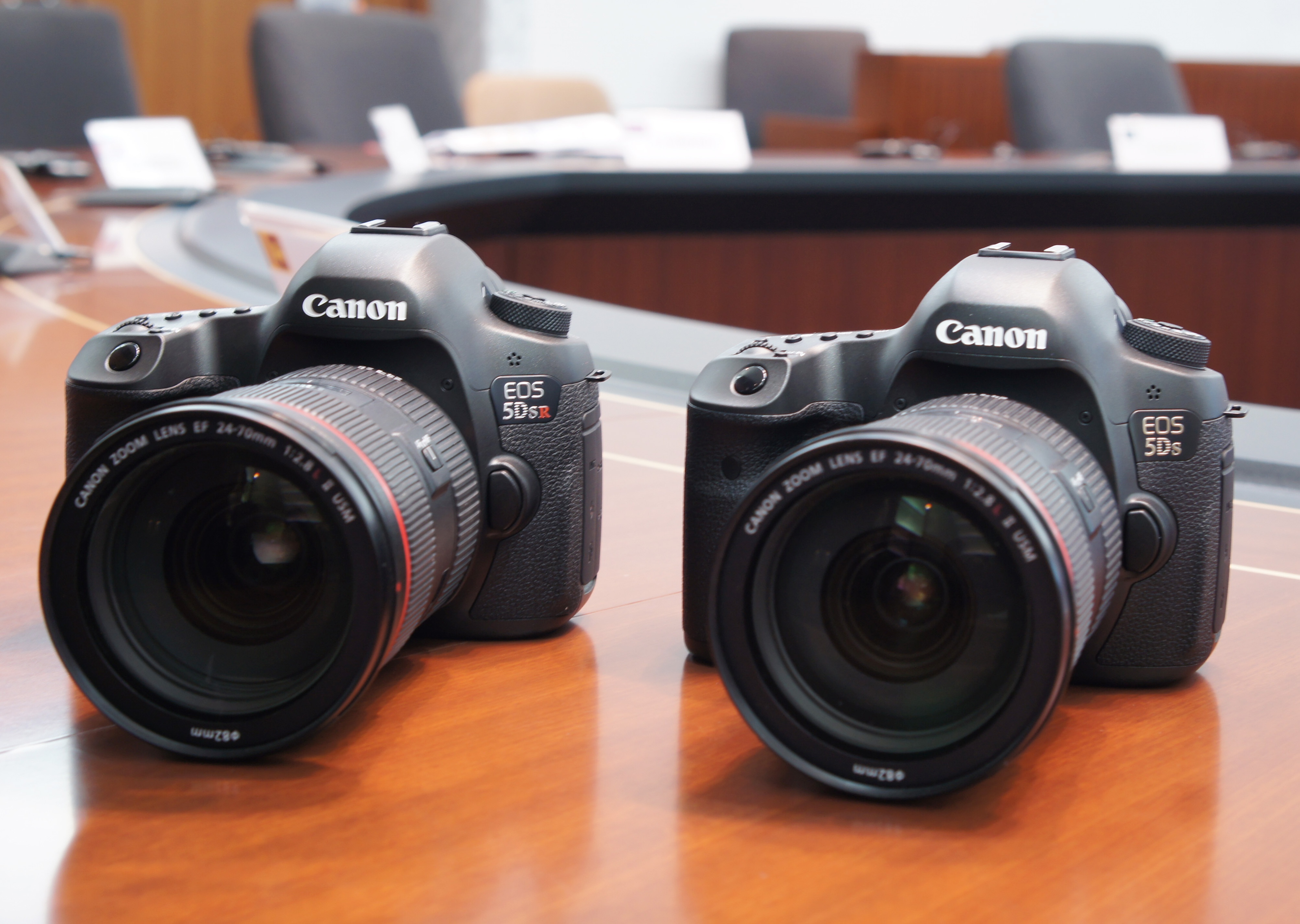 Can canh mau DSLR Canon 5DS voi cam bien 50 megapixel hinh anh