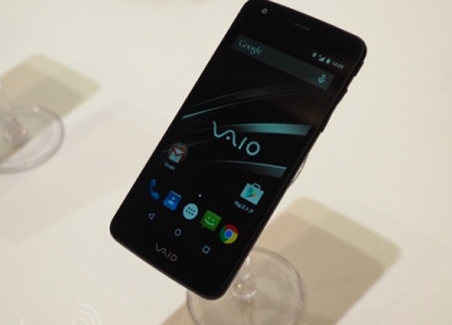 Can canh smartphone dau tien cua Vaio hinh anh