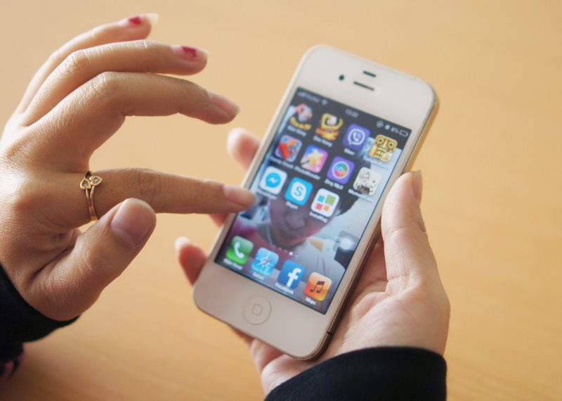 Can trong khi mua iPhone hang luot hinh anh