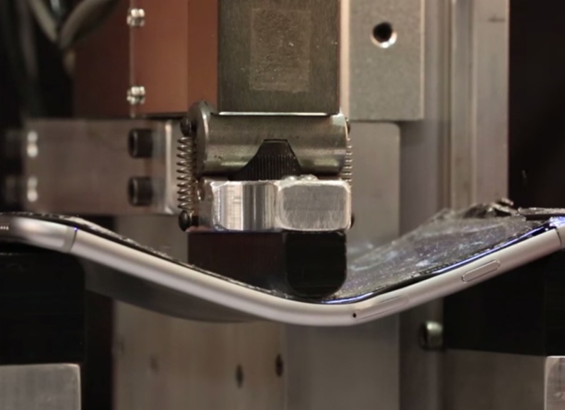 Galaxy S6 Edge de bi cong ngang iPhone 6 Plus hinh anh