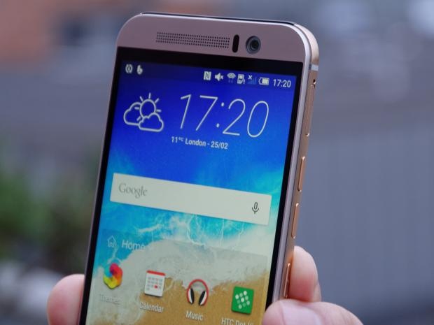 HTC vua ban vua tang One M9 cho nhan vien nha mang My hinh anh