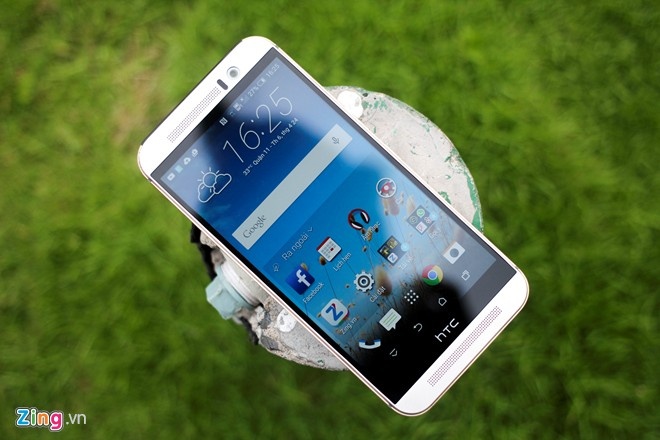 One M9 tiếp tục thể hiện đẳng cấp thiết kế của HTC. Ảnh: Khương Nha.