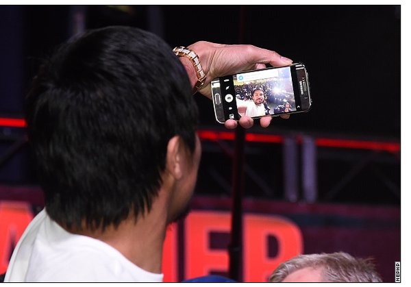 Pacquiao quang cao cho Samsung van vo tu dung iPhone hinh anh