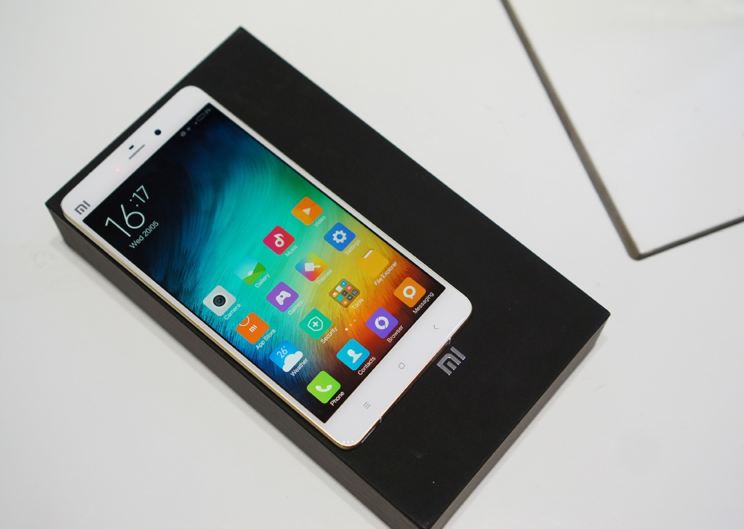 Smartphone co cau hinh manh hon Galaxy S6 cua Xiaomi ve VN hinh anh