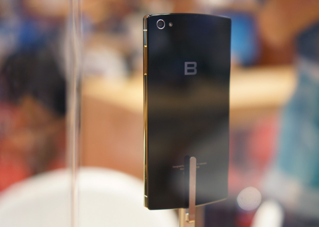 Anh thuc te Bphone 128 GB, ma vang gia 20,2 trieu dong hinh anh