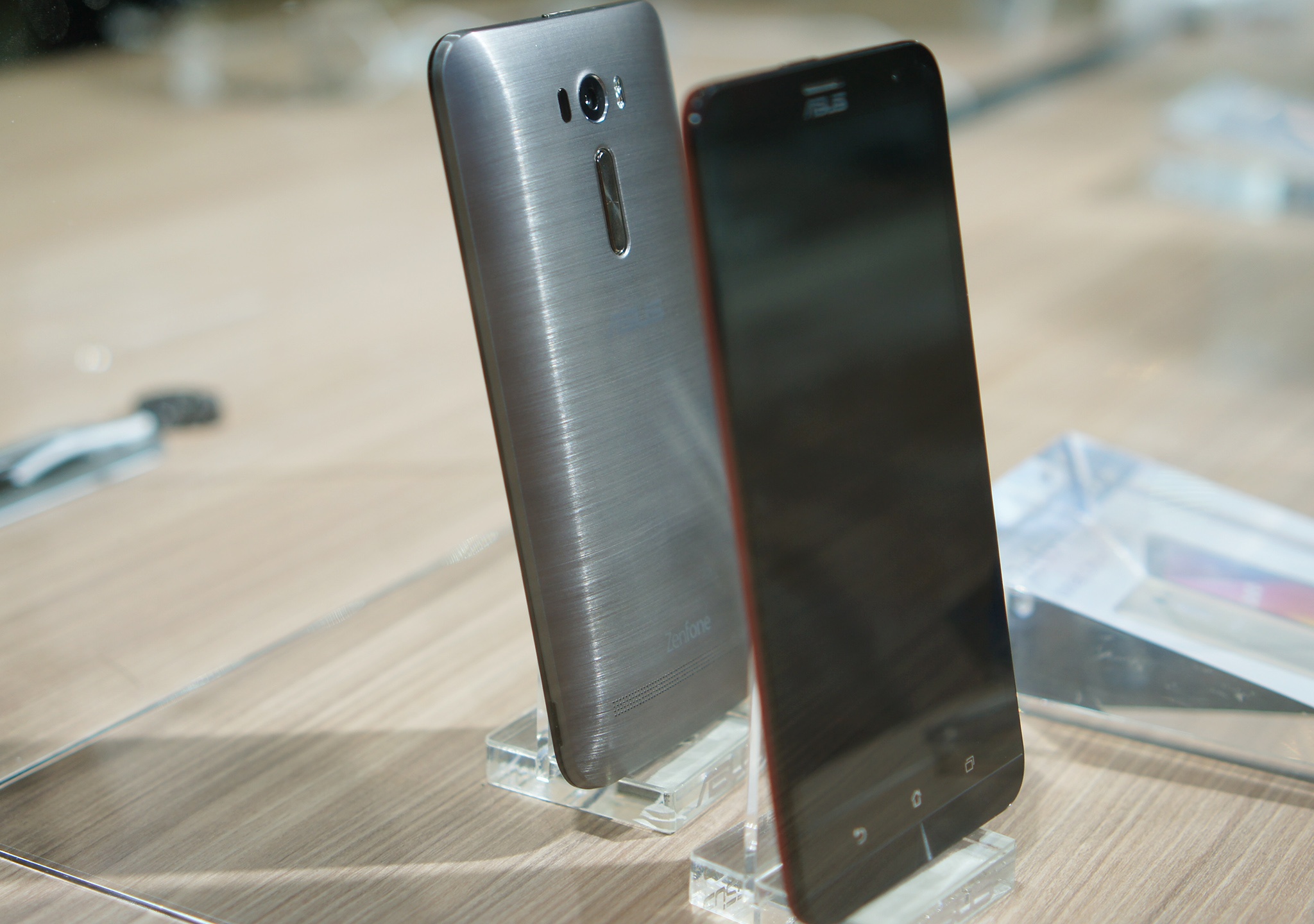 Zenfone 2 man hinh 6 inch bat ngo xuat hien hinh anh