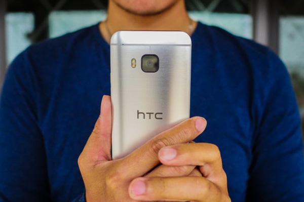 HTC hua tung smartphone bom tan moi trong thang 10 hinh anh