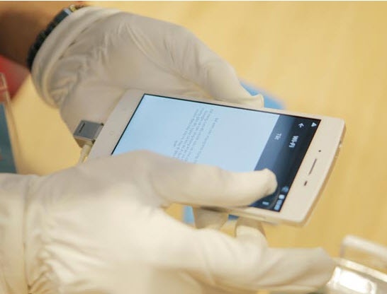 Bphone duoi goc nhin cua bao Nhat hinh anh