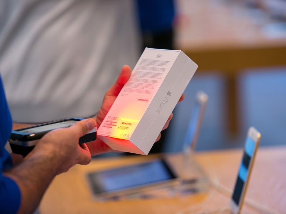 ‘Apple coi nhan vien nhu toi pham' hinh anh