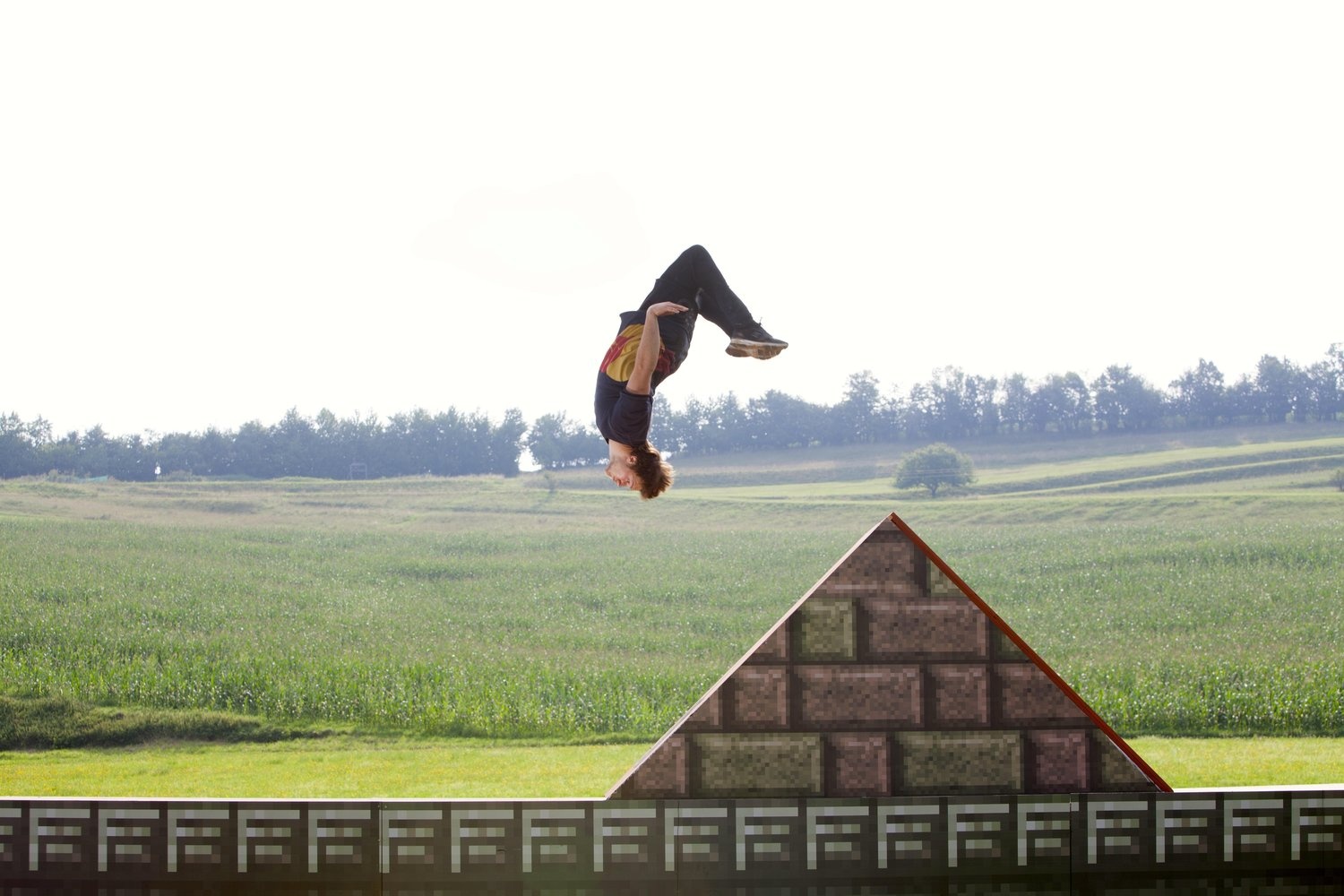 Choi Super Mario ngoai doi thuc hinh anh