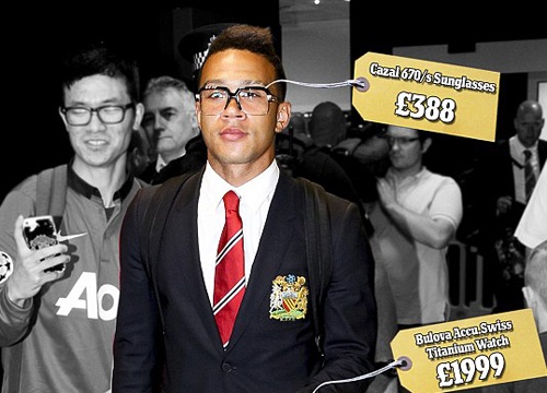 Tan binh MU dung iPhone 6 ma vang gia 6.500 USD hinh anh