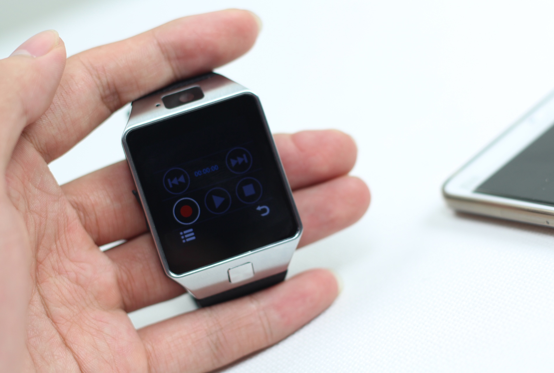 Mo hop Inwatch C - smartwatch nhieu tinh nang gia 1,3 trieu hinh anh