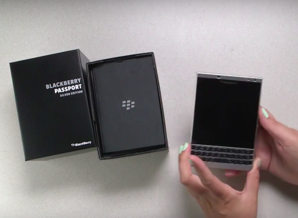 BlackBerry Passport co them ban mau bac hinh anh