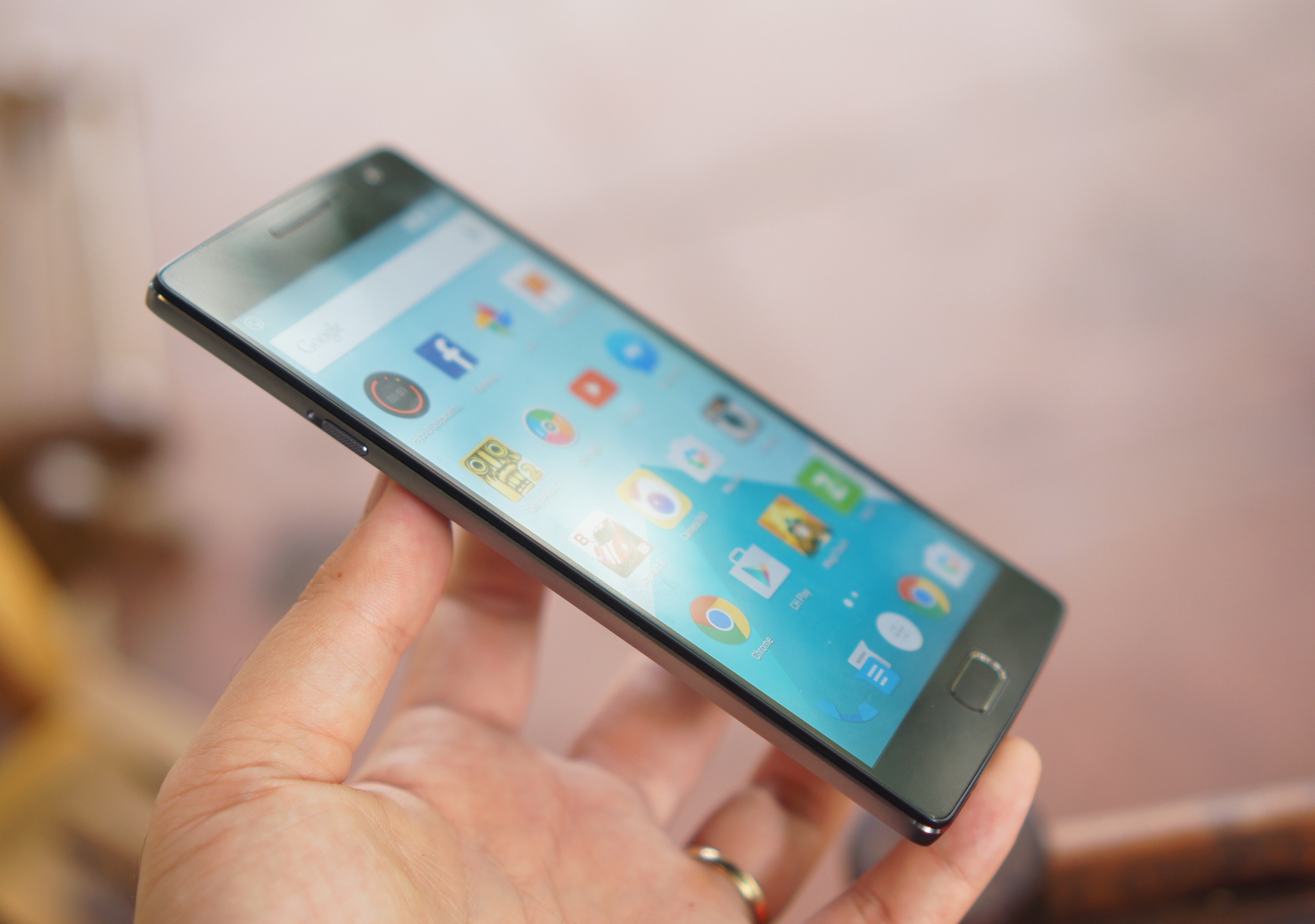 Can canh OnePlus 2 gia 10 trieu vua ve Viet Nam hinh anh