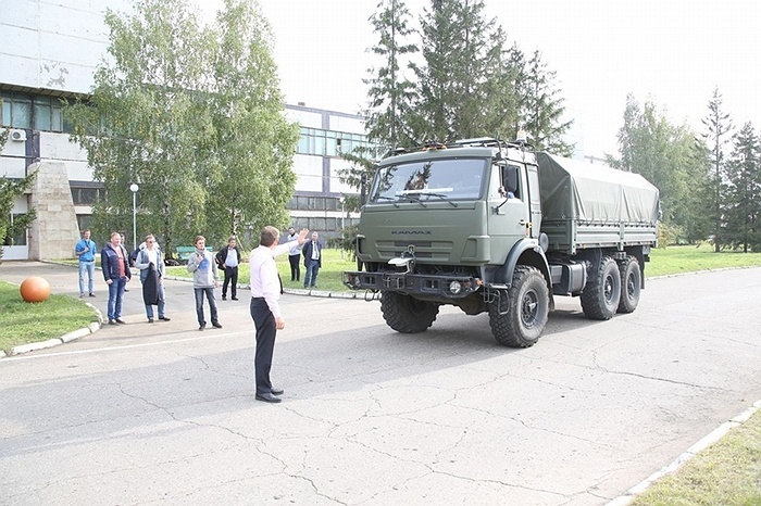 Hang xe Nga thu nghiem xe tai quan su khong nguoi lai Kamaz hinh anh