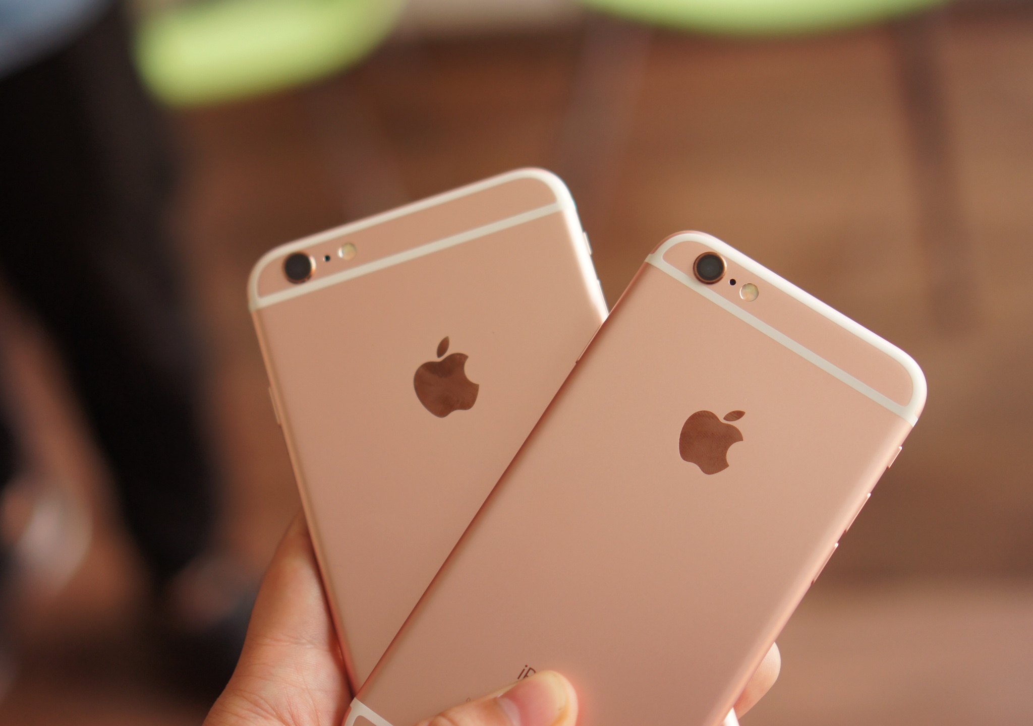 Loan gia iPhone 6S, 6S Plus mau vang hong tai Viet Nam hinh anh