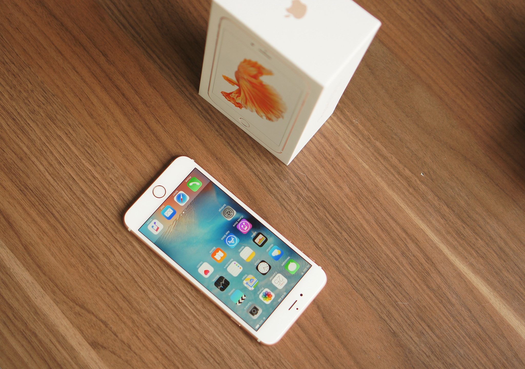 iPhone 6S, 6S Plus giam gia ky luc trong tuan dau ve VN hinh anh