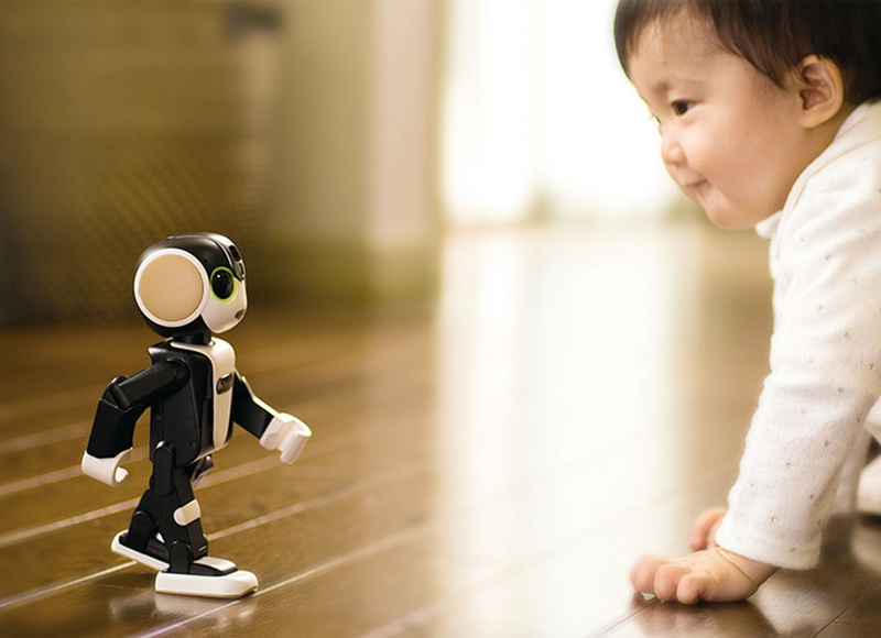 Robot kiem dien thoai thong minh tu  Sharp hinh anh