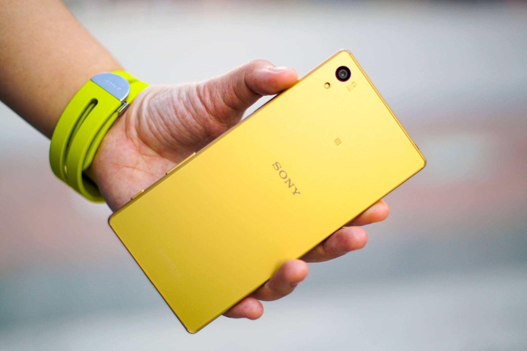 Xperia Z5 chinh hang gia 17 trieu, len ke cuoi thang 10 hinh anh