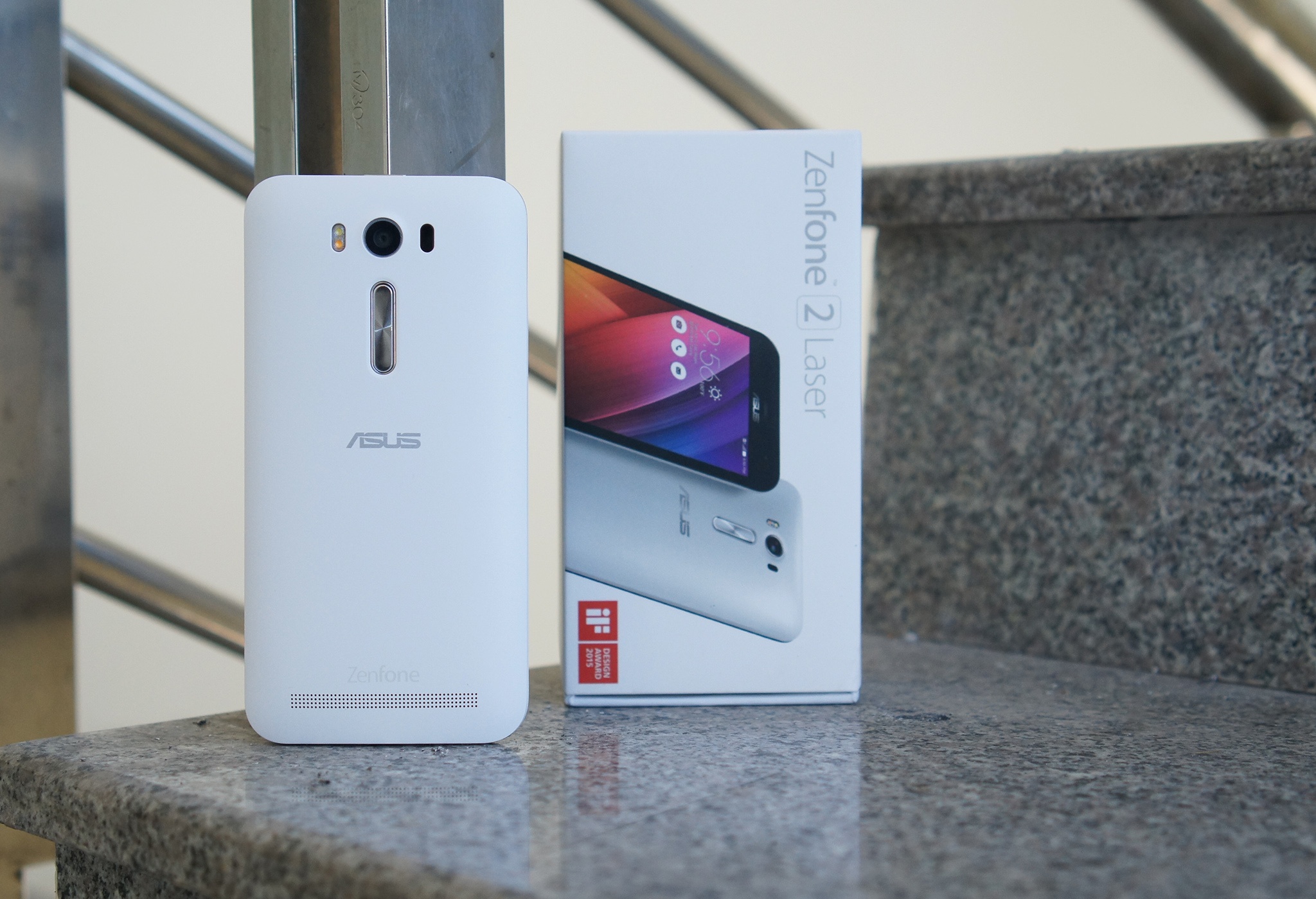 Can canh Zenfone 2 Laser - de lay net bang laser gia mem hinh anh