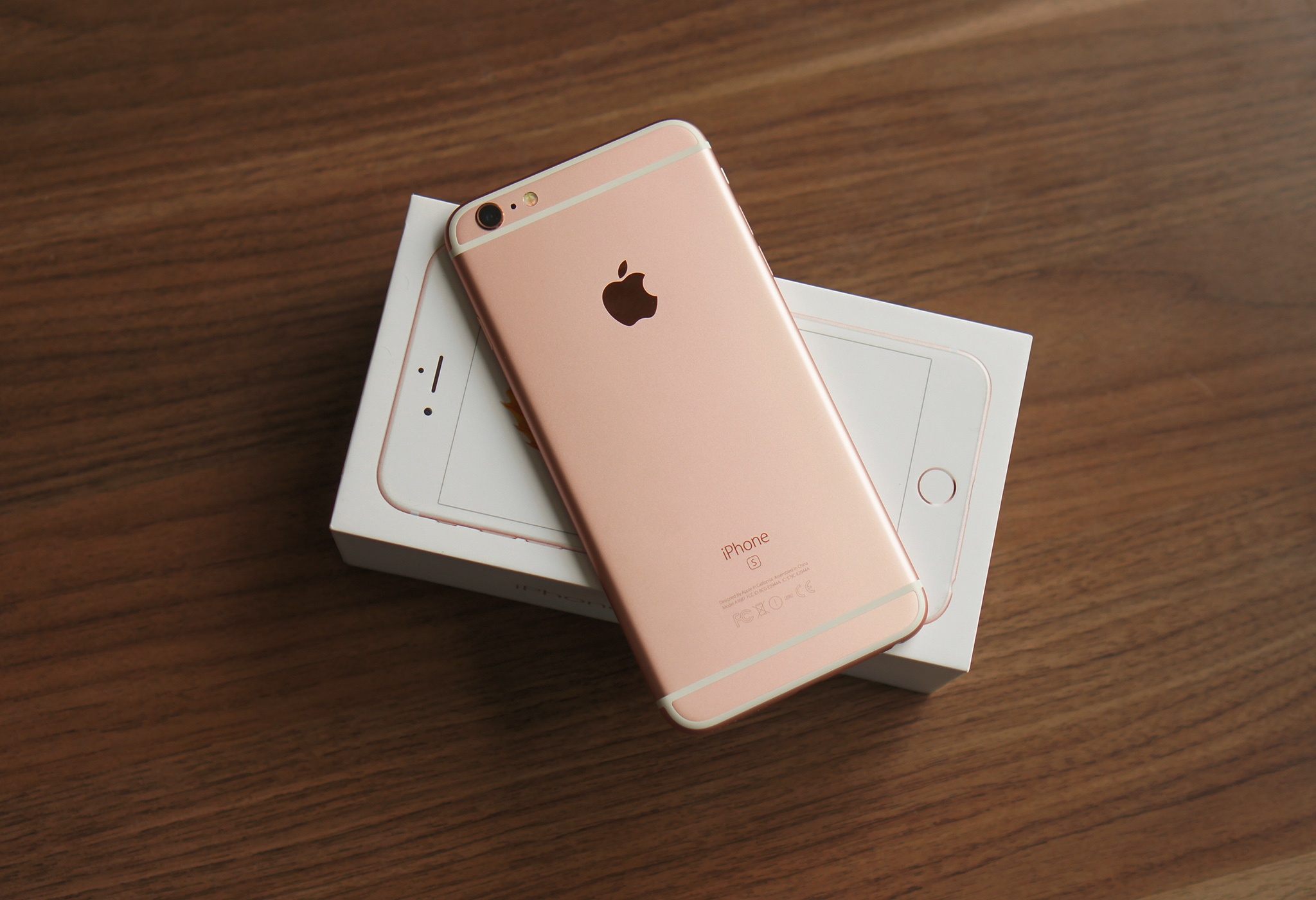 Gia iPhone 6S on dinh sau mot thang ve nuoc hinh anh