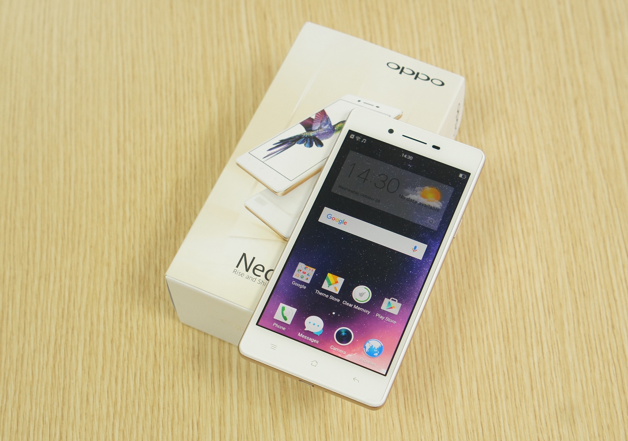Mo hop Oppo Neo 7 - smartphone dang dep gia 4 trieu hinh anh