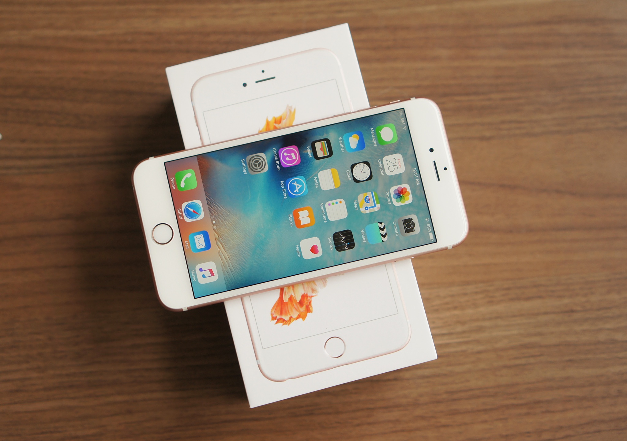 iPhone 6S chinh hang: Cua hang noi hop ly, khach che dat hinh anh