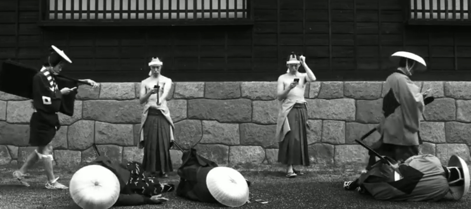 Nha mang Nhat tung clip hai huoc canh bao nguoi dung hinh anh