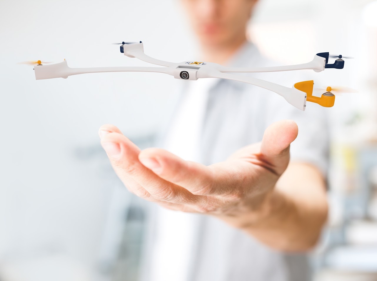 Thiet bi bay khong nguoi lai: Tuong lai nganh van chuyen hinh anh