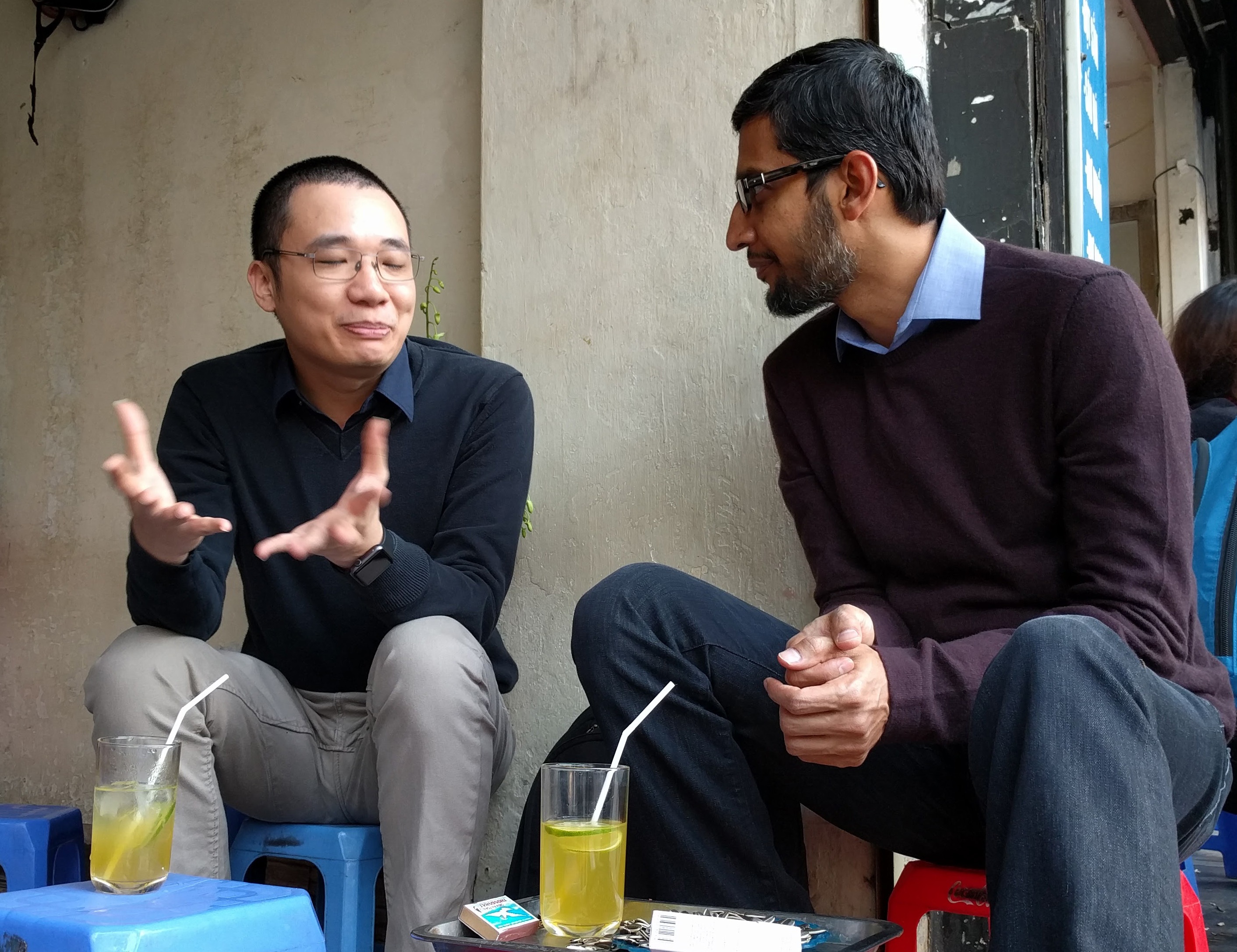 CEO Google ngoi tra chanh via he voi Nguyen Ha Dong hinh anh