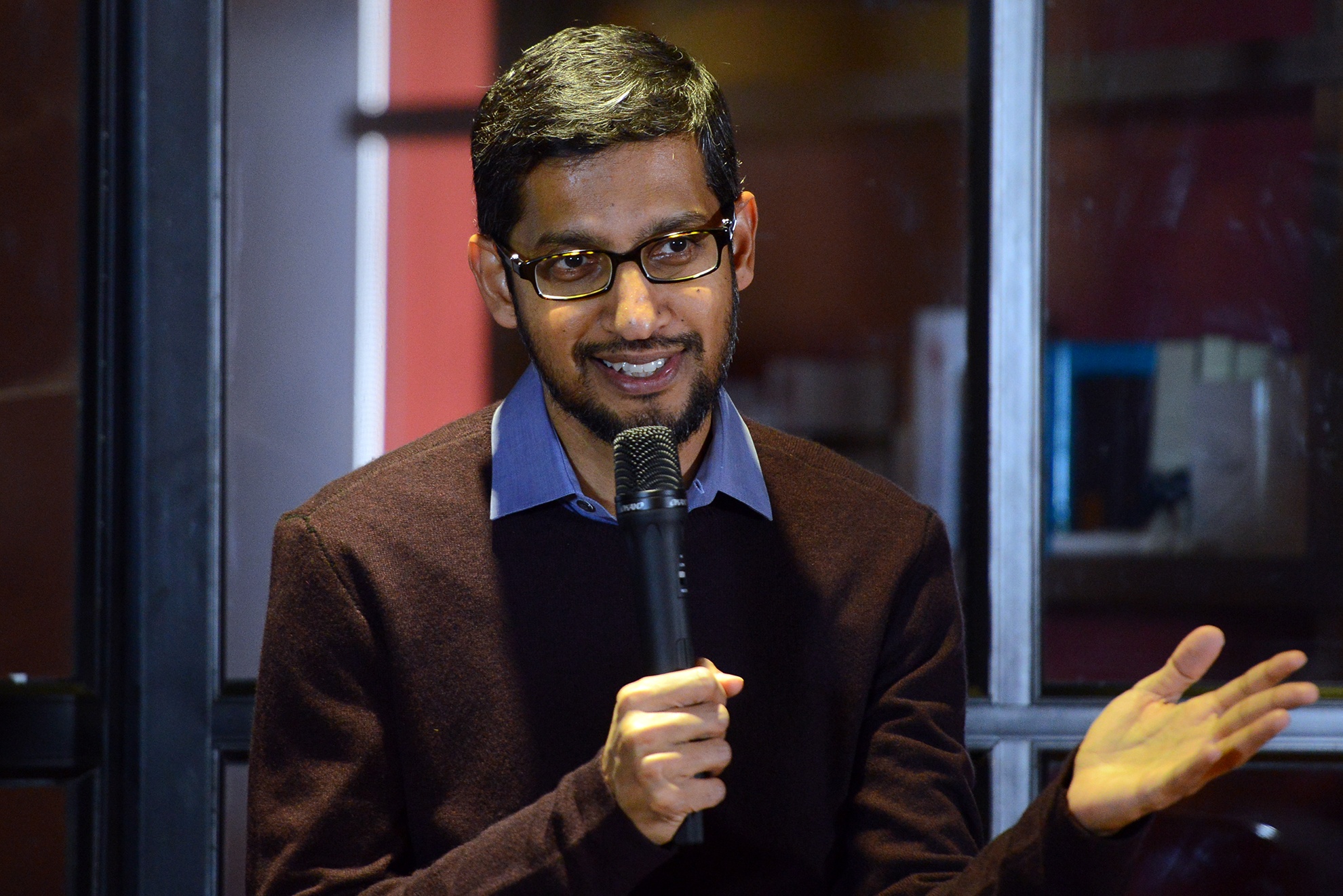 CEO Google khuyen startup VN tap trung vao noi dia hinh anh