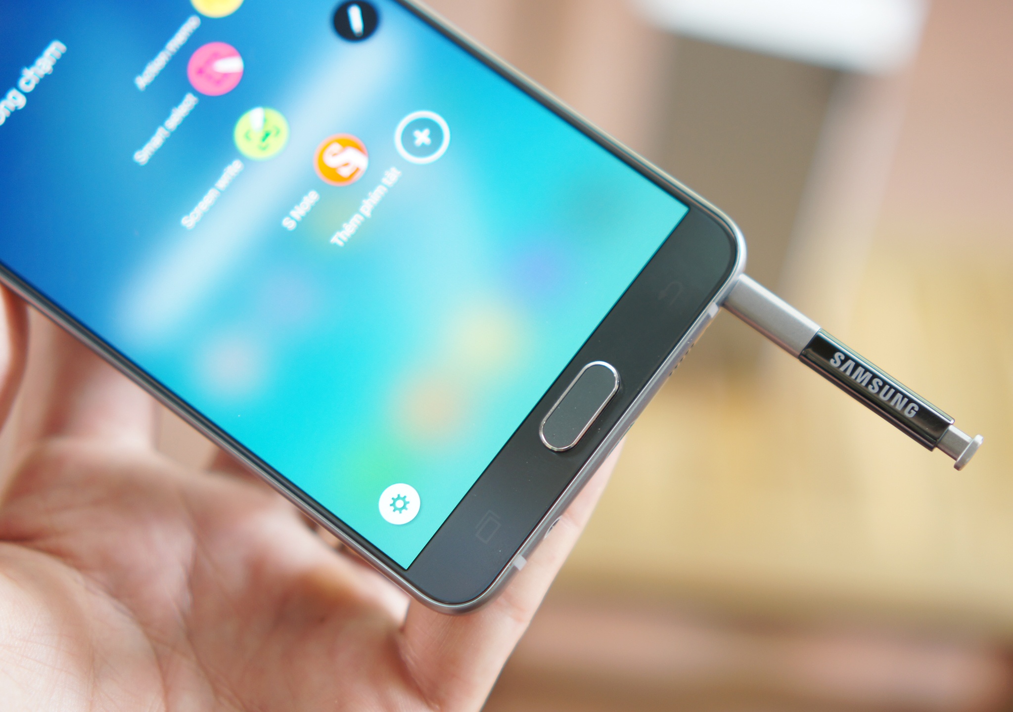 Samsung can lam gi trong nam 2016? hinh anh