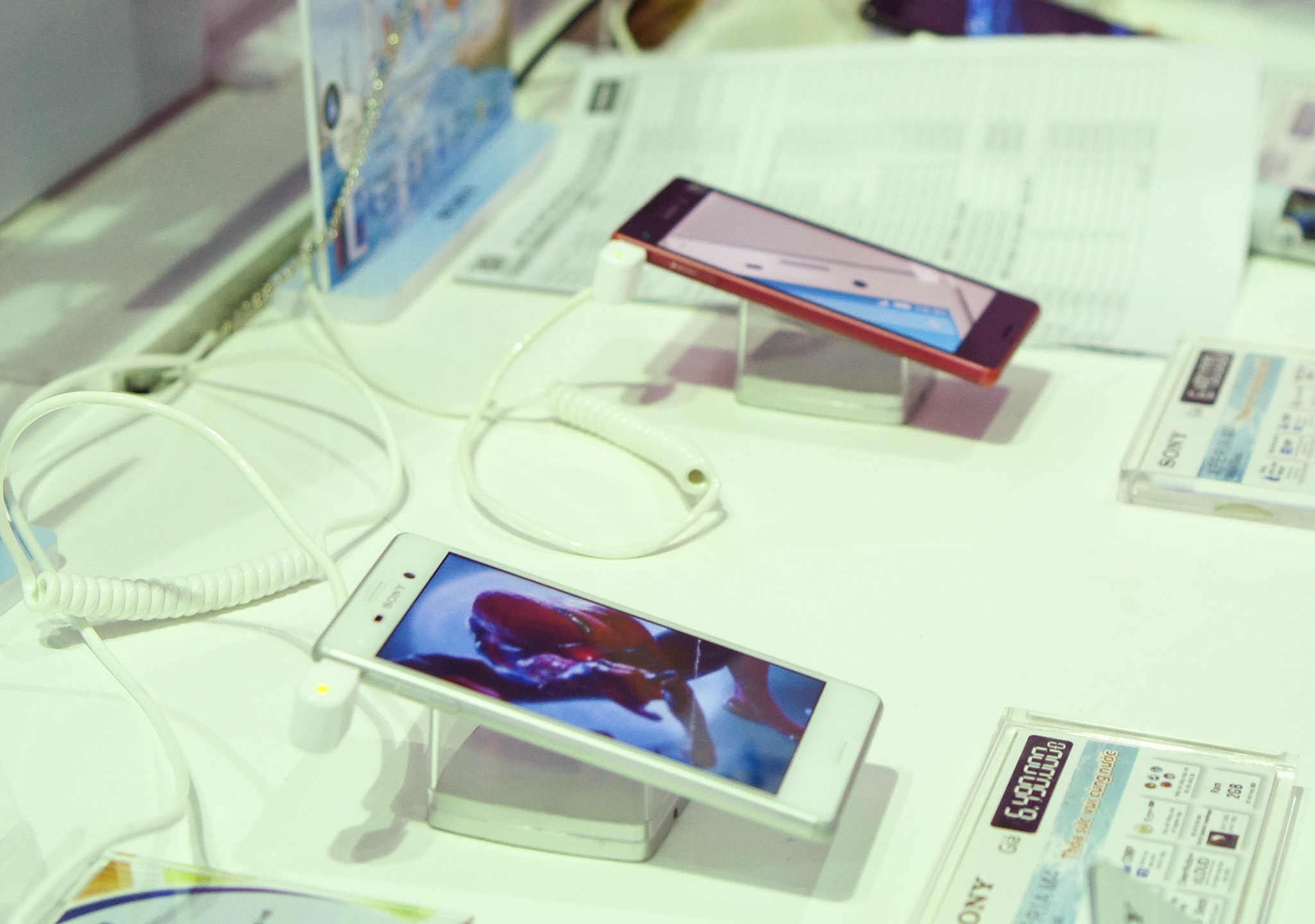 Thoi cua smartphone tam trung da den hinh anh