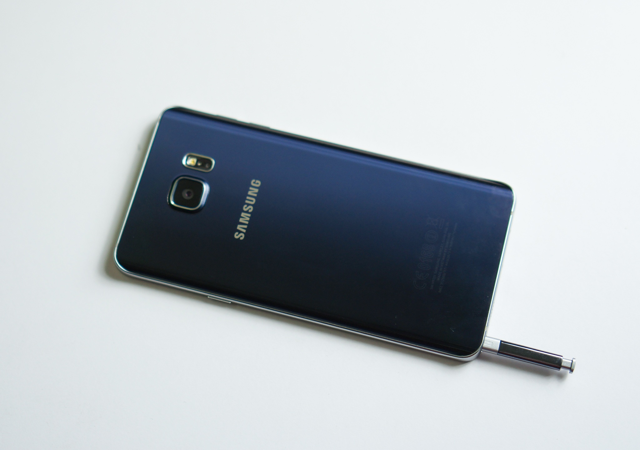 Galaxy Note 5 cu gia hon 10 trieu hut khach Viet hinh anh