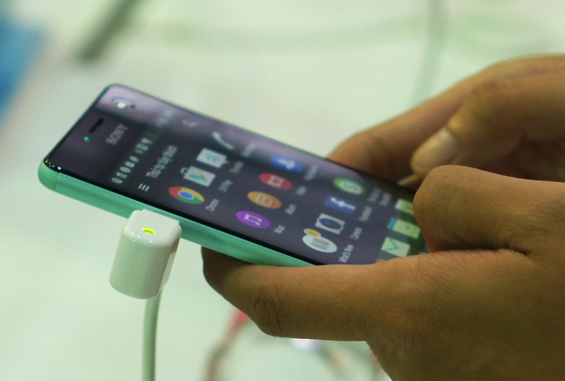 Tai ung dung ban quyen tai VN voi phi 10.000 dong/tuan hinh anh