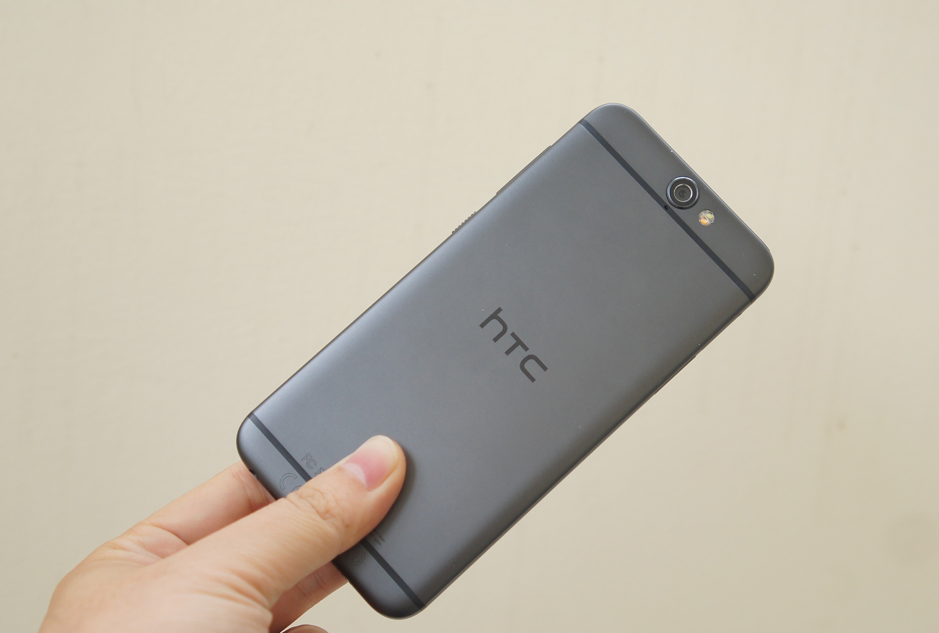 HTC One A9 ban RAM 3 GB gia 7,5 trieu ve Viet Nam hinh anh