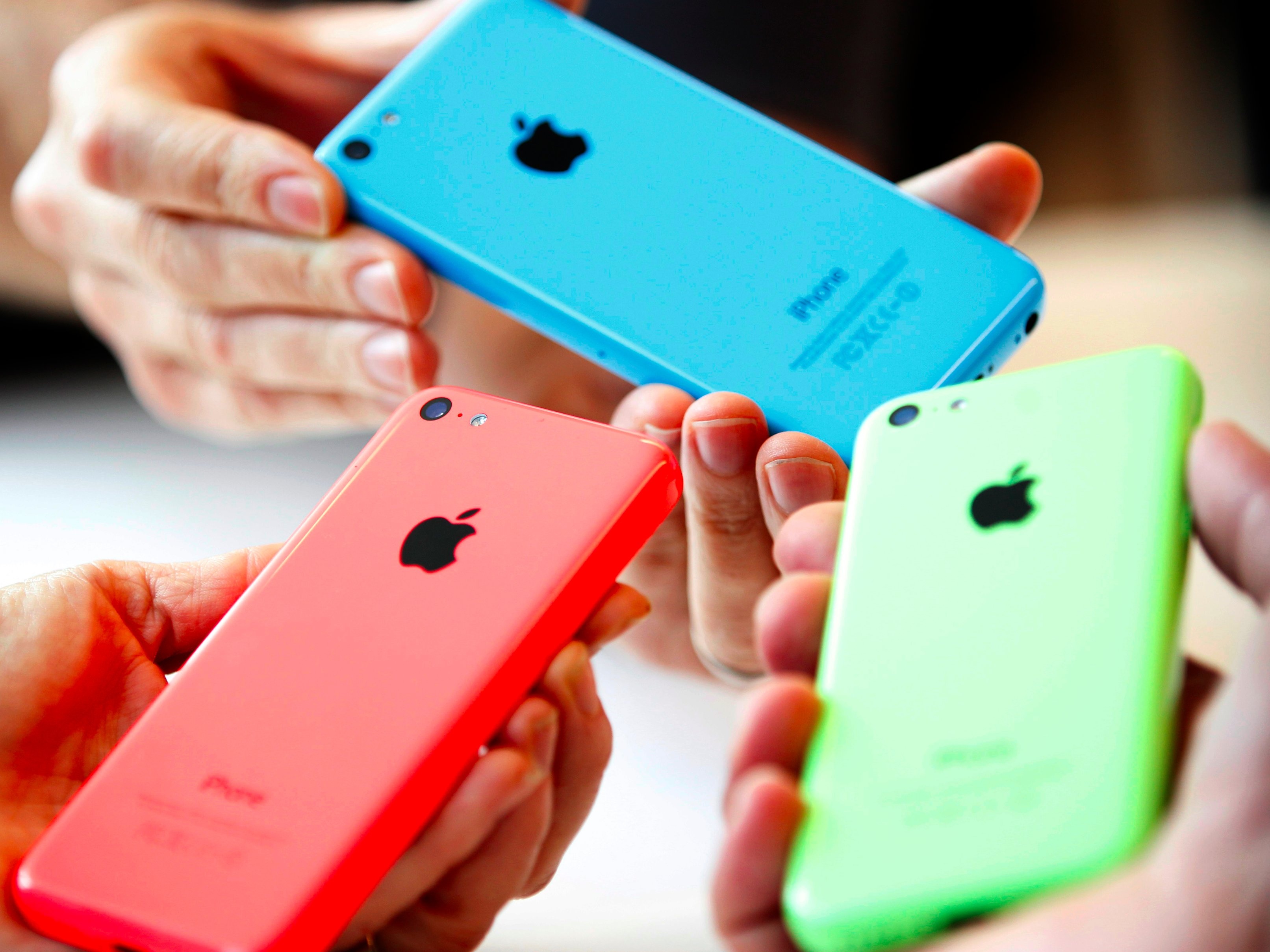 Apple: 'Chinh phu yeu cau chung toi phan boi khach hang' hinh anh