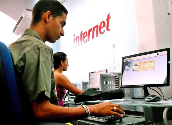 Cuba: 20 nam hanh trinh hoa nhap Internet toan cau hinh anh