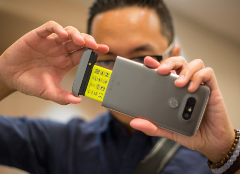 Khi phu kien quyet dinh gia tri mot chiec smartphone hinh anh