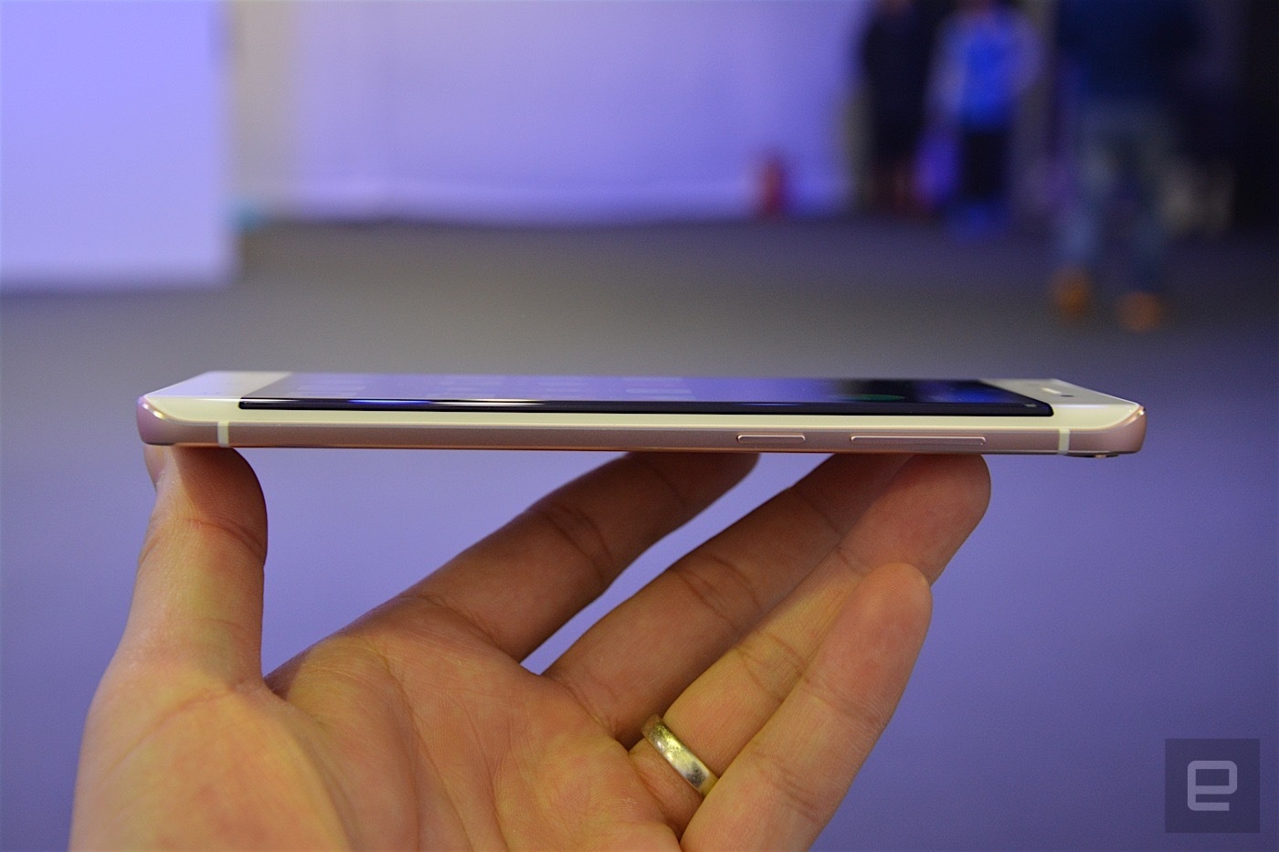 smartphone RAM 6 GB,  smartphone man hinh cong,  smartphone Trung Quoc,  hang Vivo anh 11