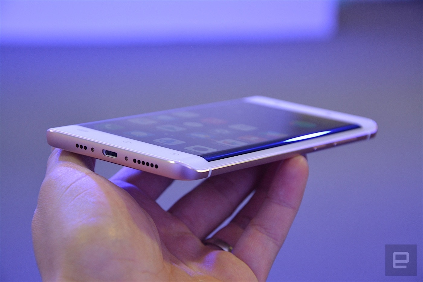 smartphone RAM 6 GB,  smartphone man hinh cong,  smartphone Trung Quoc,  hang Vivo anh 4