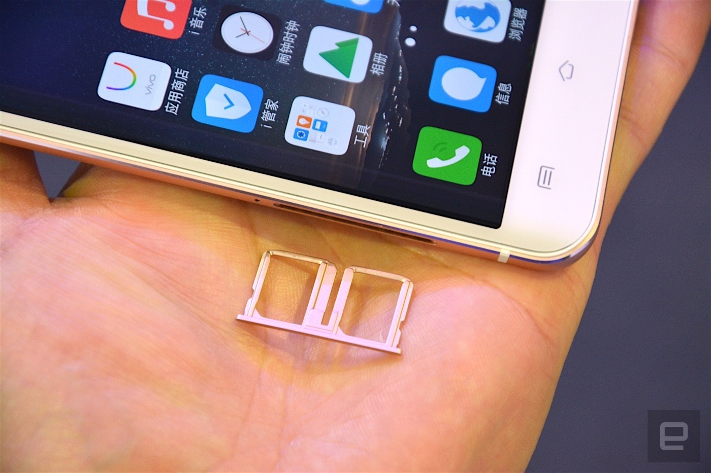 smartphone RAM 6 GB,  smartphone man hinh cong,  smartphone Trung Quoc,  hang Vivo anh 8