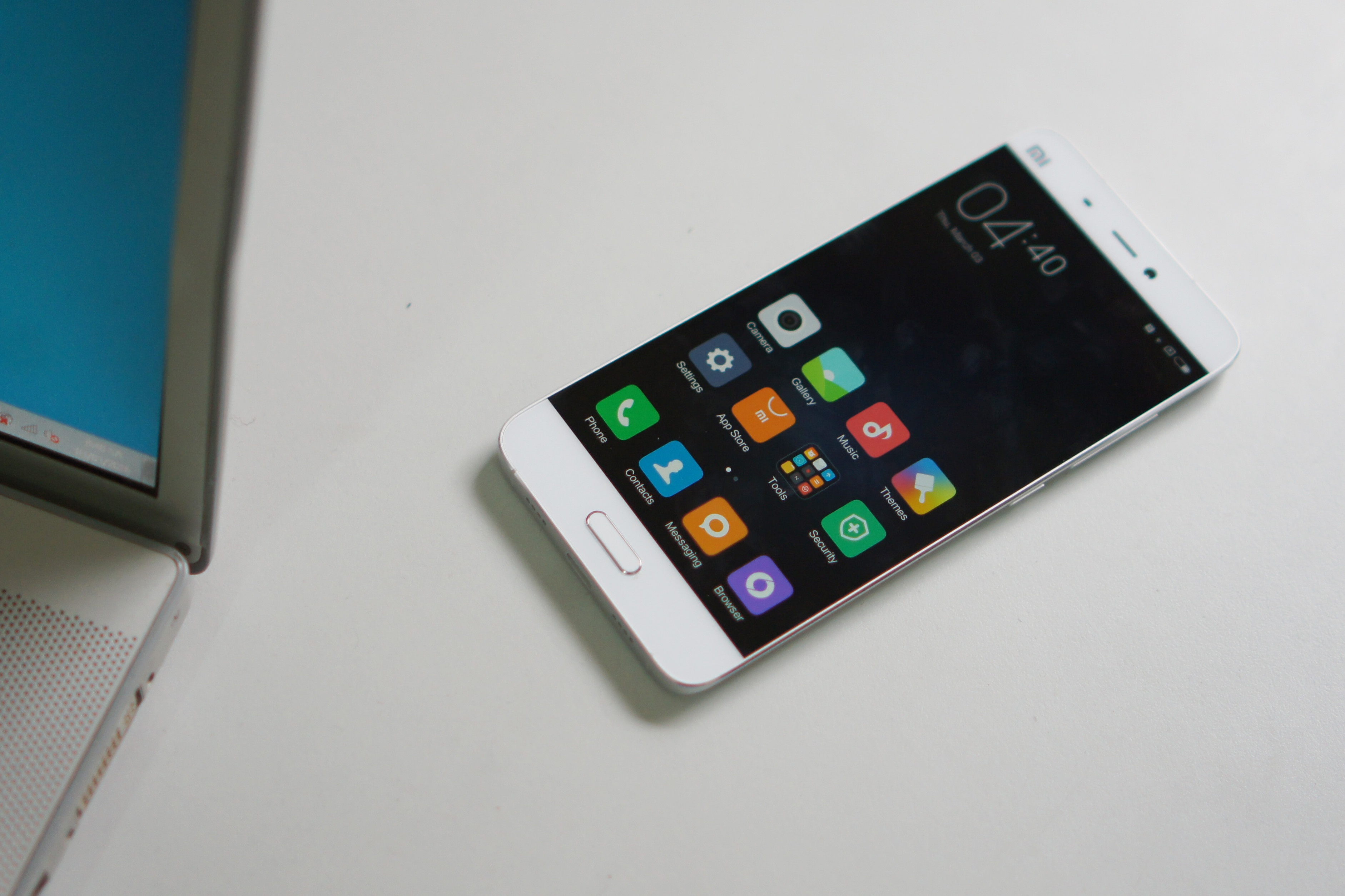 Mo hop Xiaomi Mi 5 dau tien tai Viet Nam hinh anh