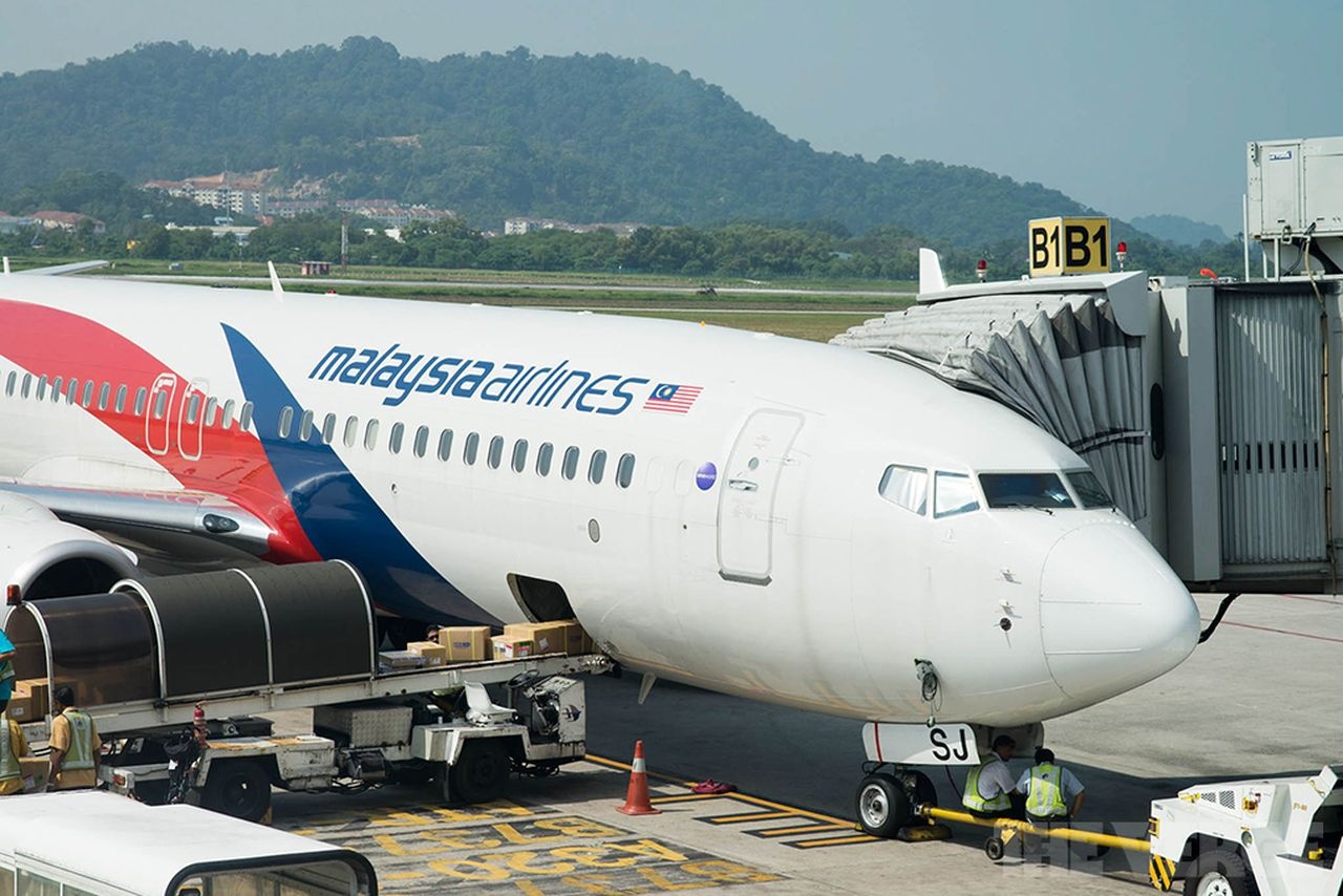 Sap co the xac dinh vi tri may bay theo thoi gian thuc hinh anh