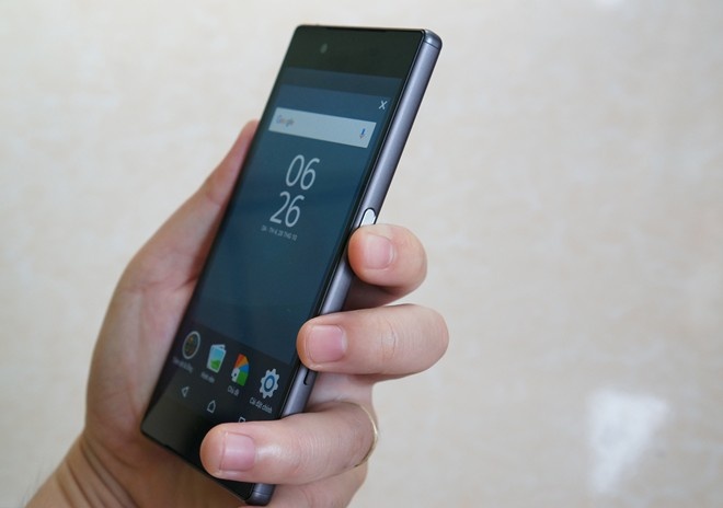 Xperia Z5 chinh hang giam gia 2 trieu dong hinh anh