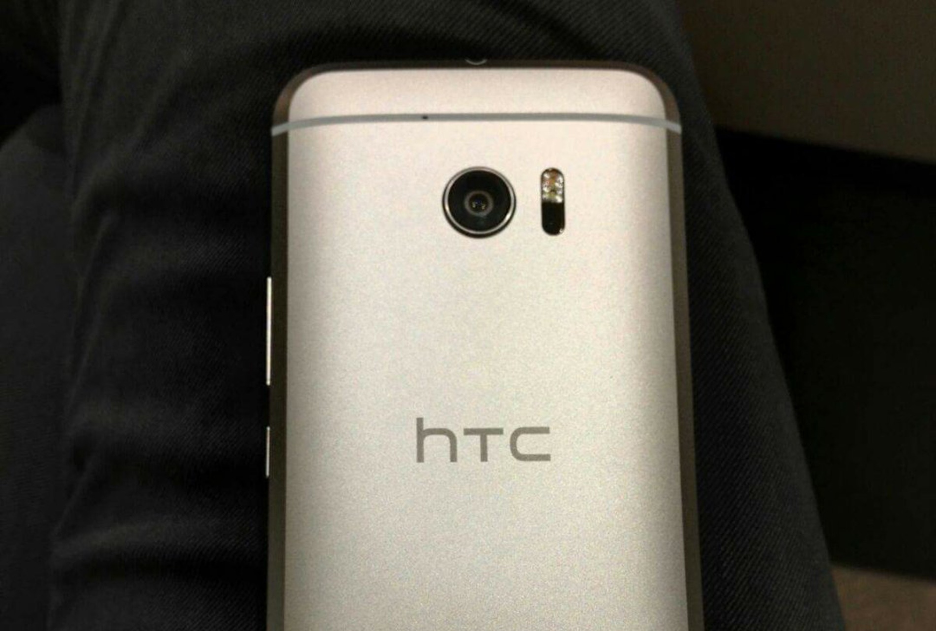 HTC 10 se co camera dang cap the gioi hinh anh