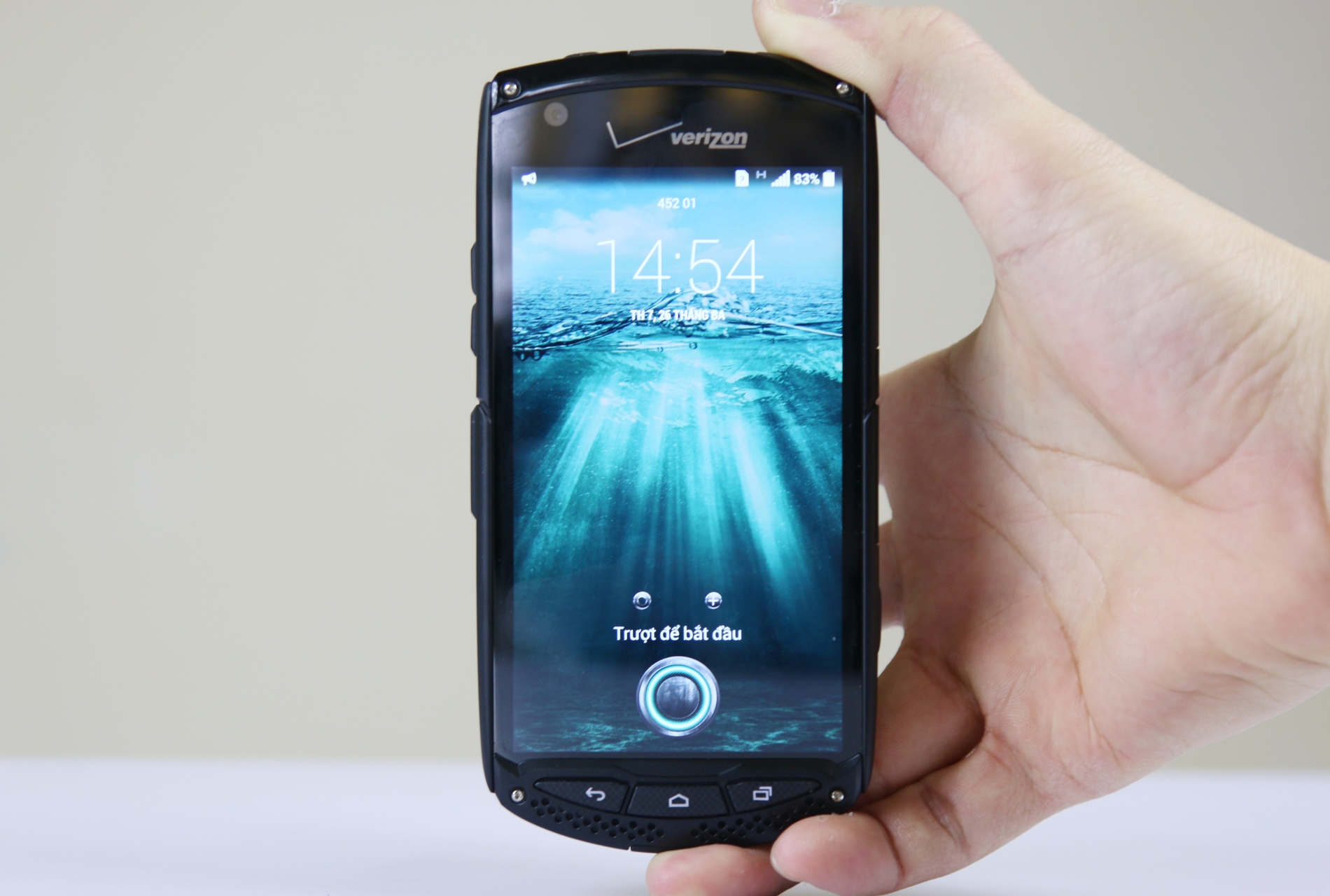 Di dong man hinh sapphire cua Kyocera ve VN gia 3,5 trieu hinh anh