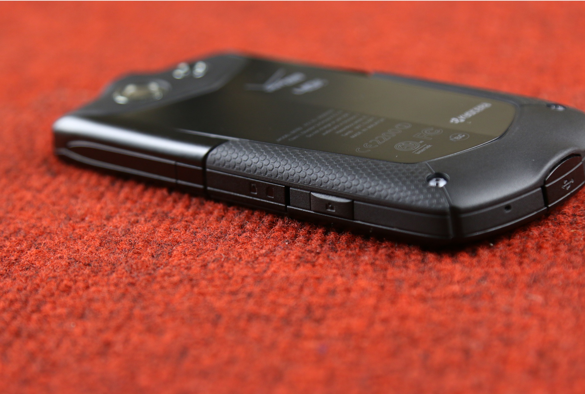 Di dong noi dong coi da Kyocera Brigadier anh 8