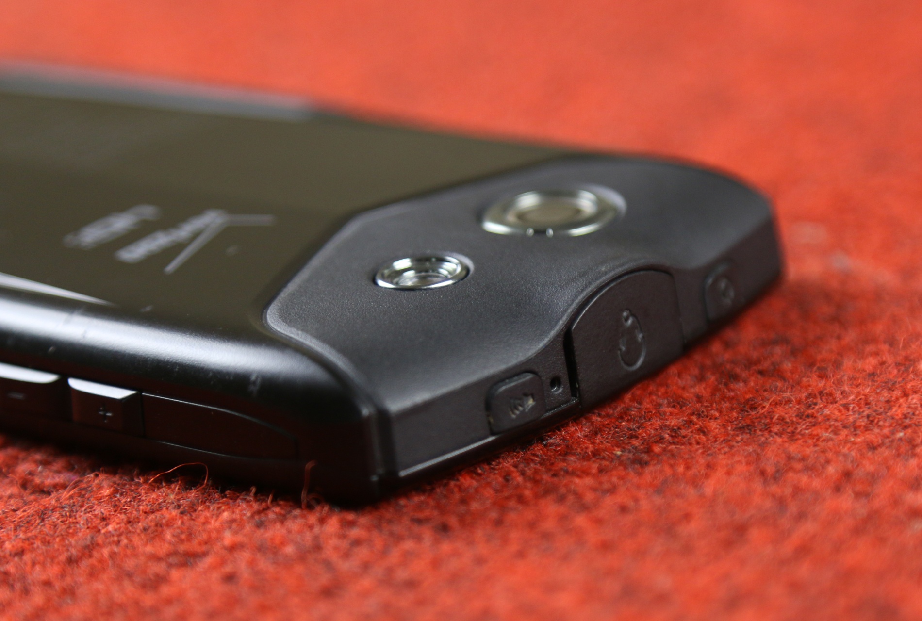 Di dong noi dong coi da Kyocera Brigadier anh 9