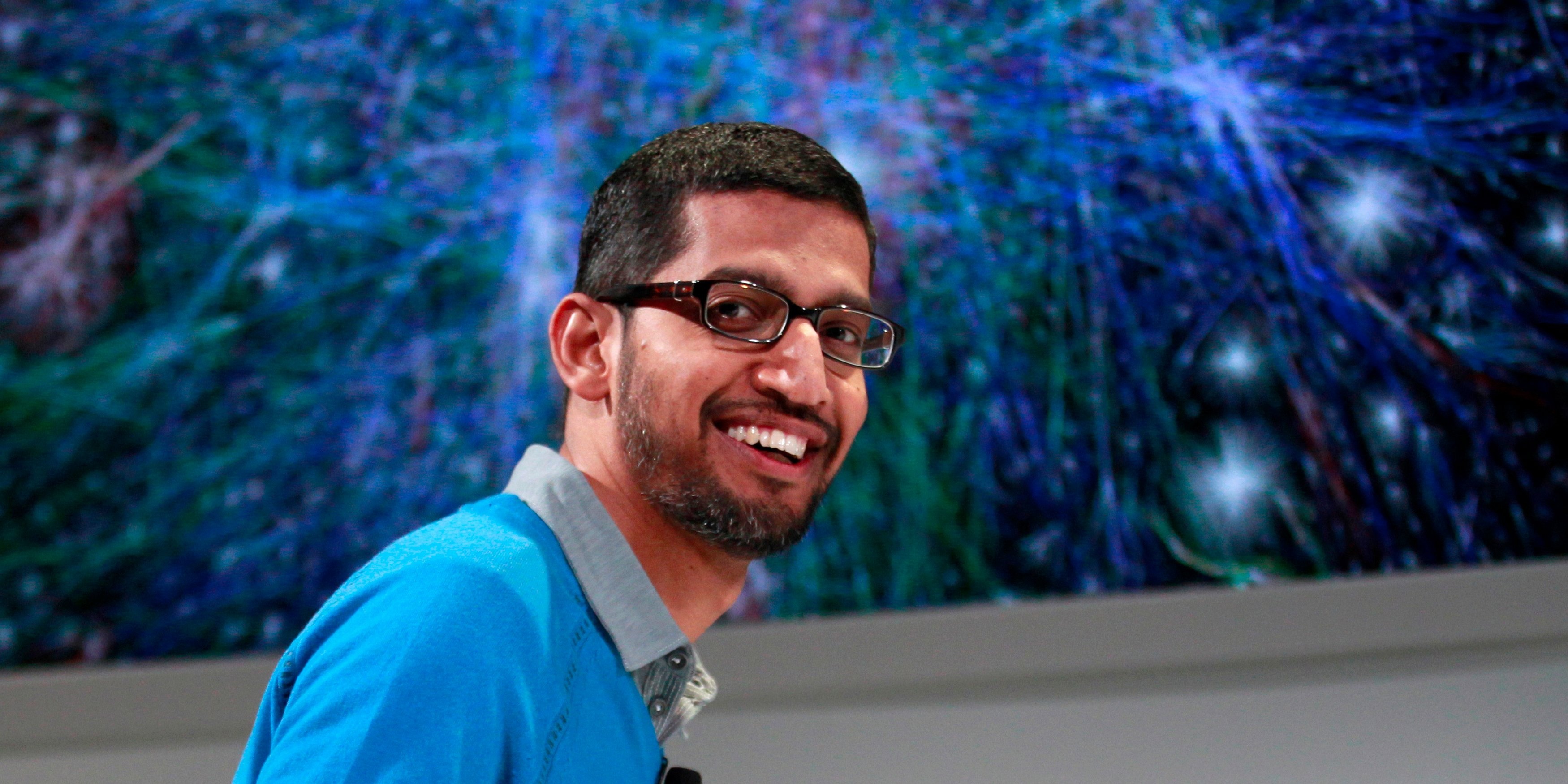 CEO Google Sundar Pichai nhan 100 trieu USD nam qua hinh anh